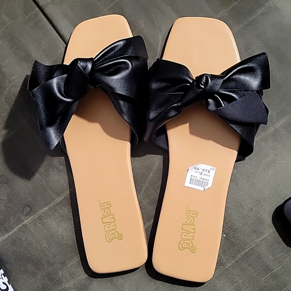 Bow Flip Flops